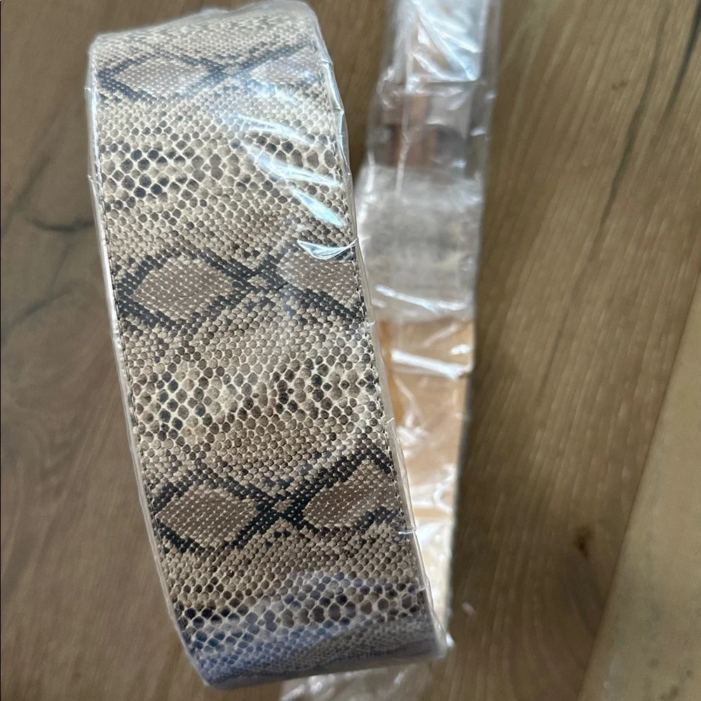 NWT Chico's Chic Neutral Women's Belt Size M